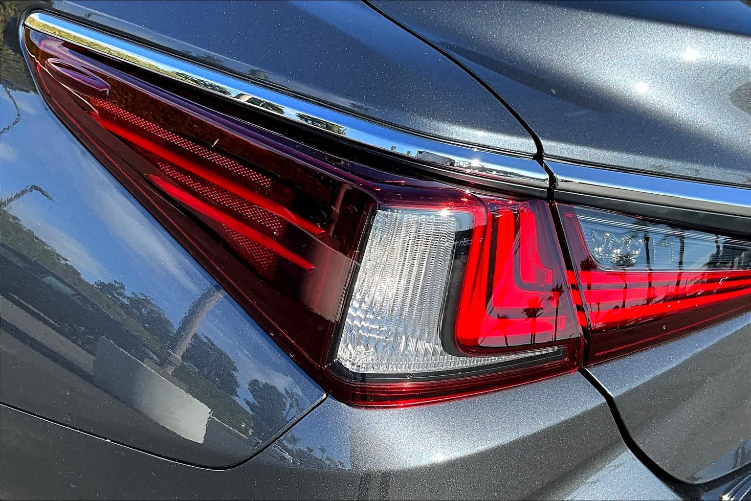 2025 Lexus ES 350 photo 12