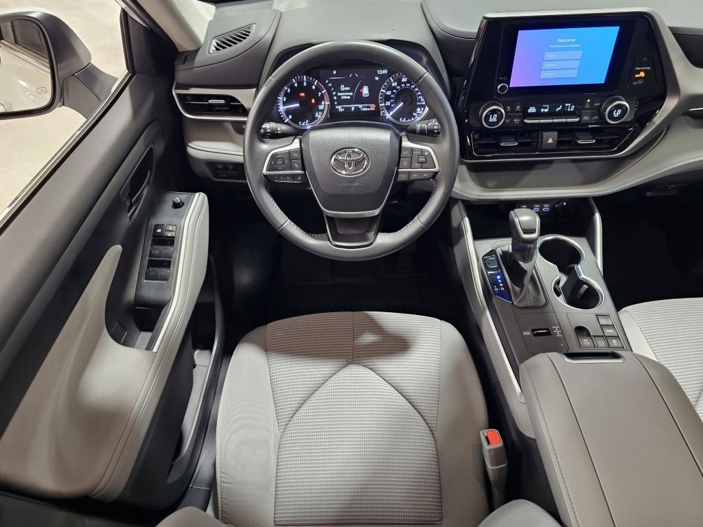 2024 Toyota Highlander LE photo 14