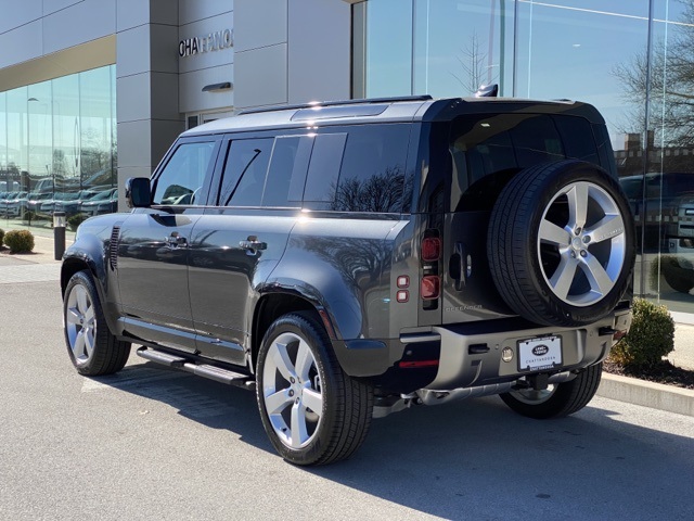 2025 Land Rover Defender 110 X-Dynamic SE photo 3