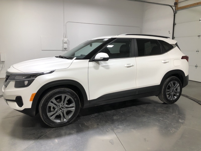 2023 Kia Seltos S photo 2