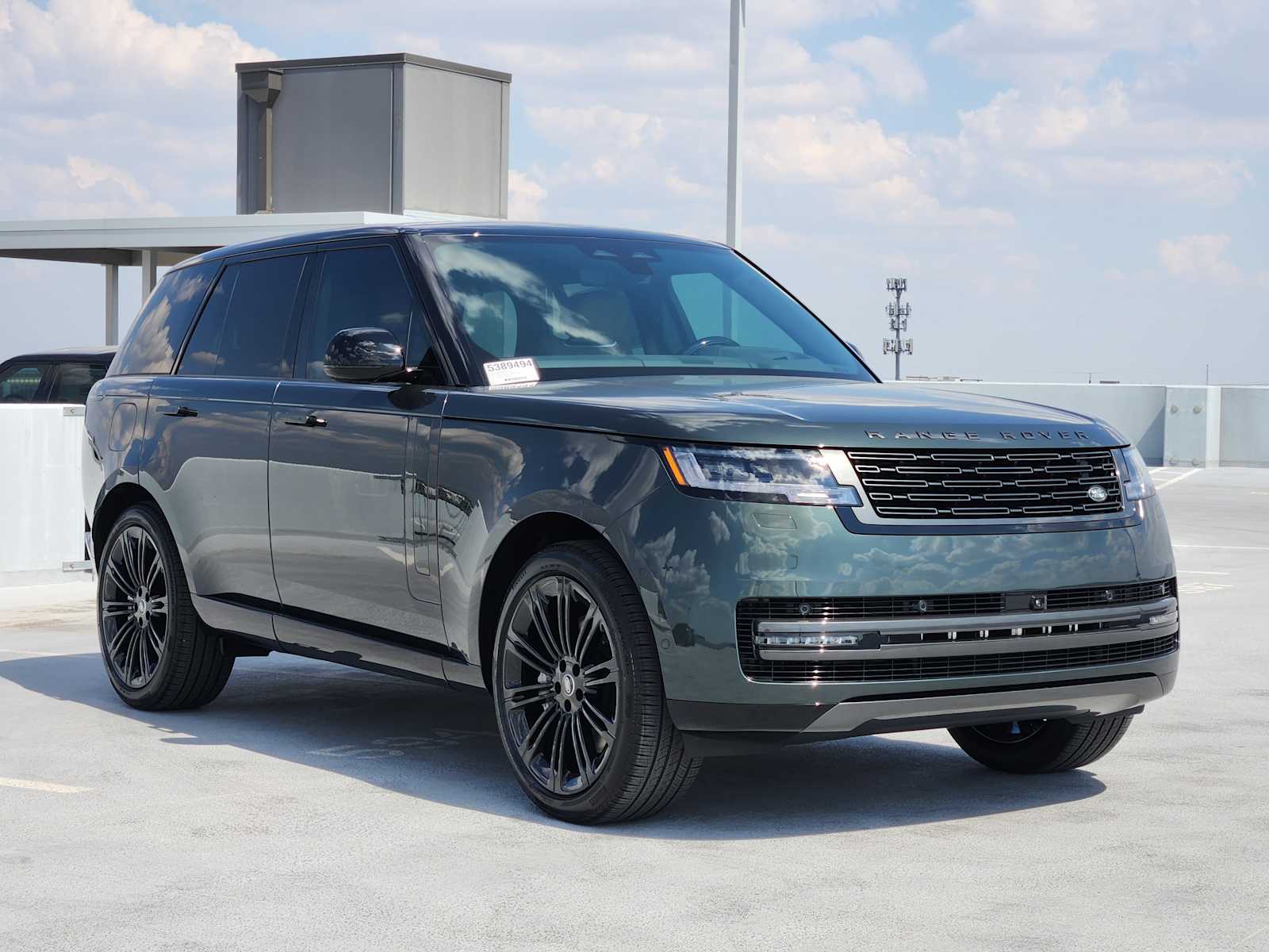 2025 Land Rover Range Rover SE photo 3