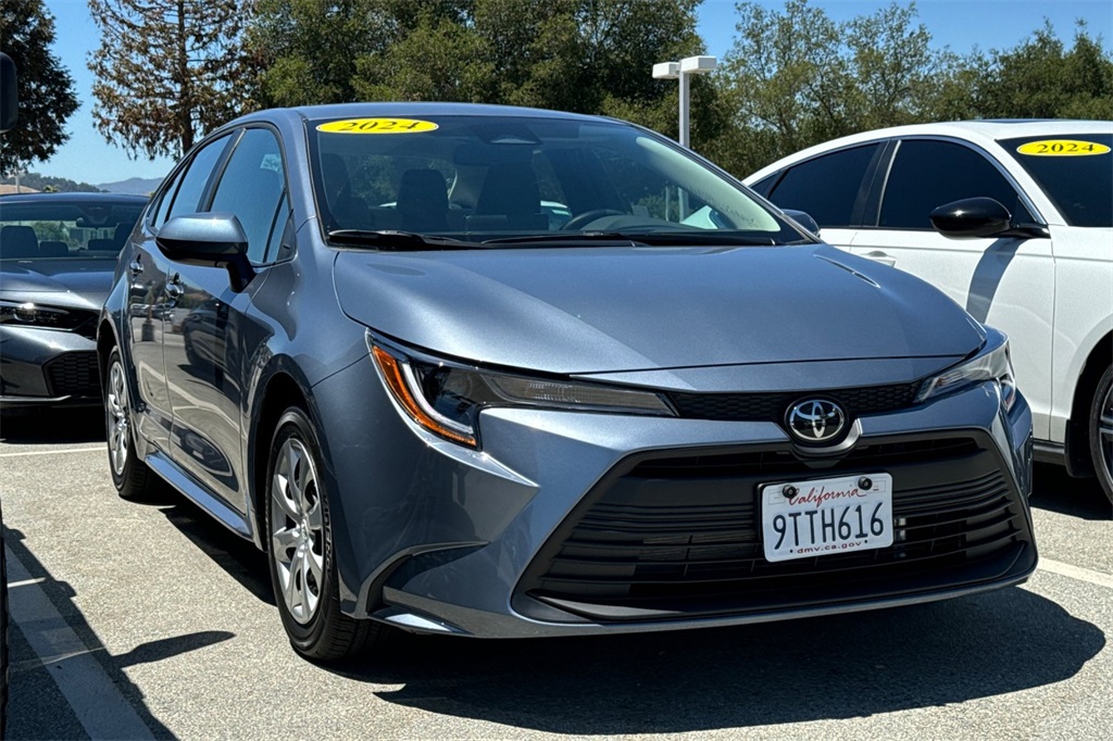 Used 2025 Toyota Corolla LE with VIN 5YFB4MDE3SP324174 for sale in Northfield, Minnesota