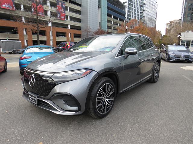 2023 Mercedes-Benz EQS SUV Base's photo