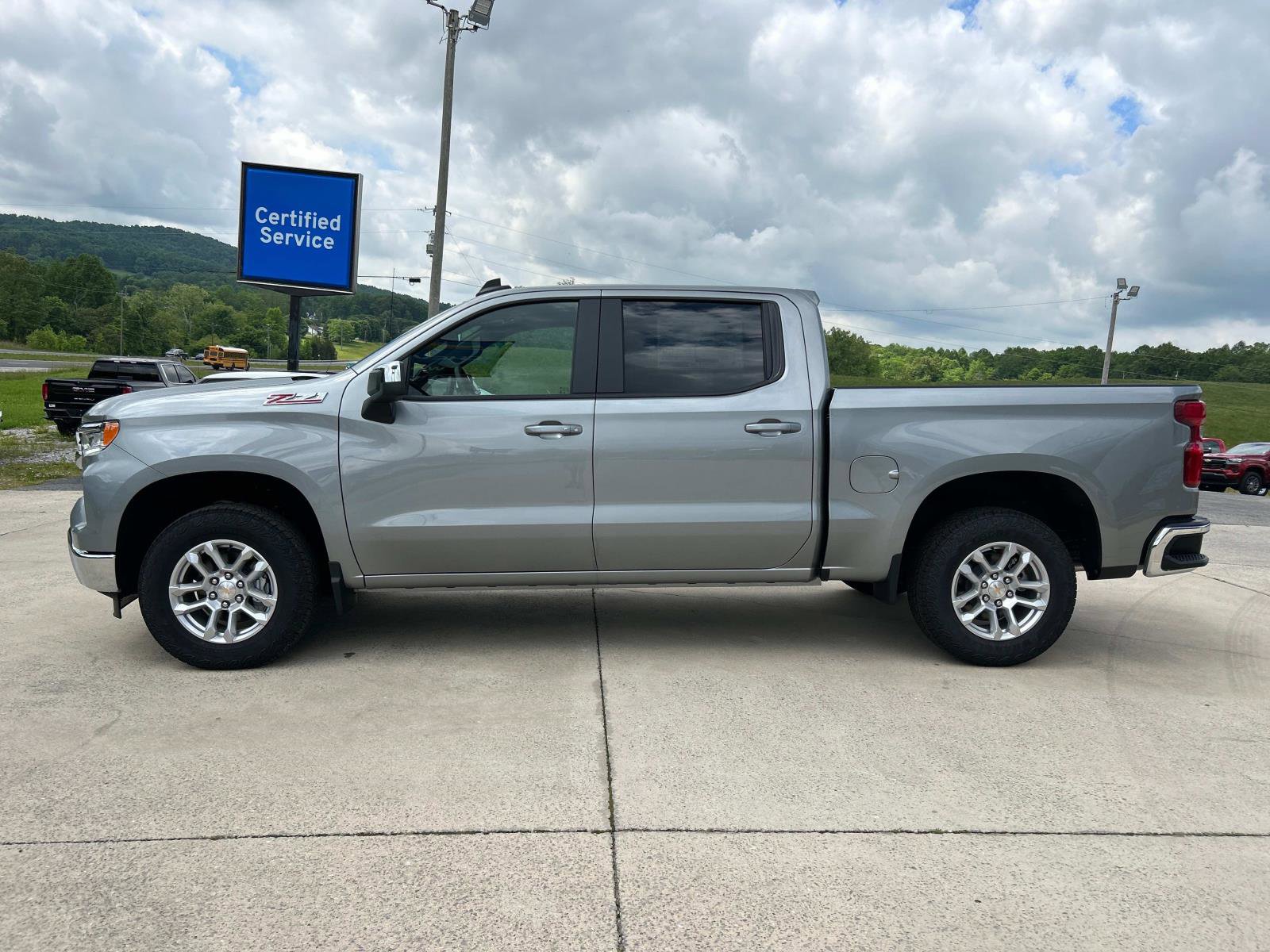 2025 Chevrolet Silverado 1500 LT photo 6