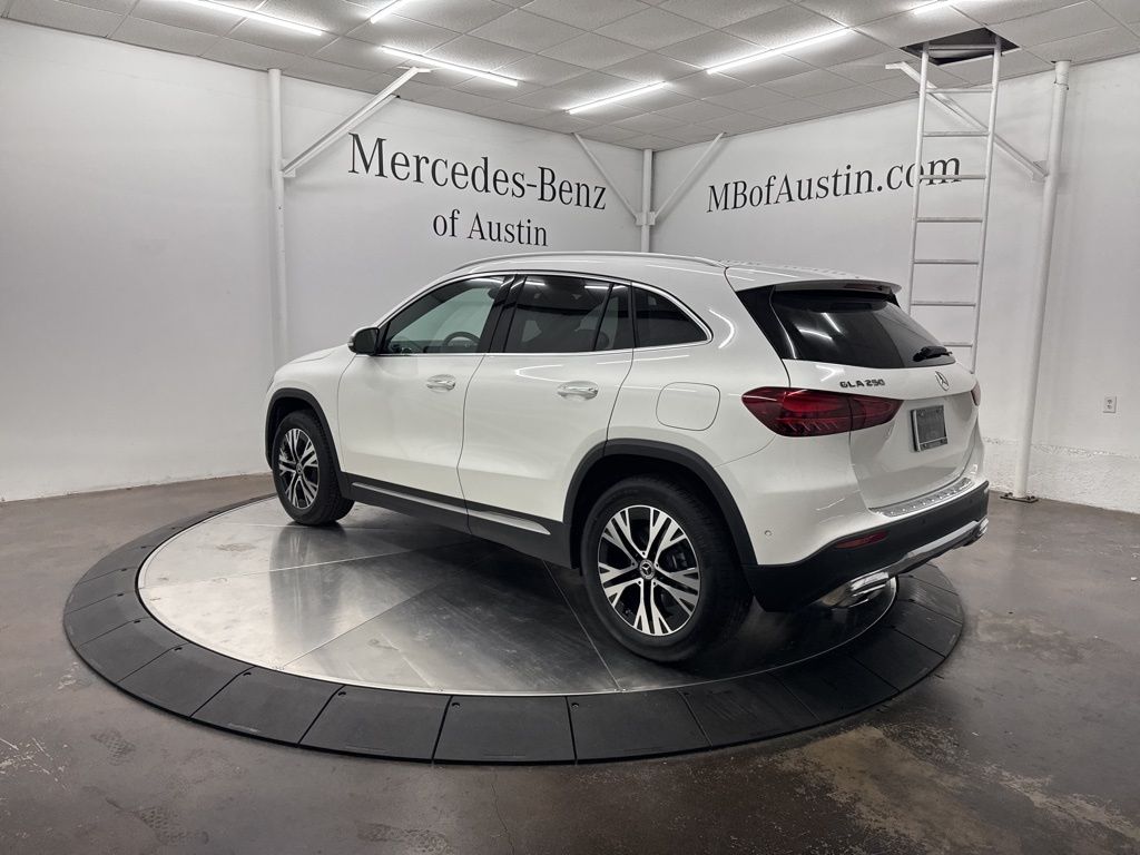 2026 Mercedes Benz GLA 250 4MATIC photo 2