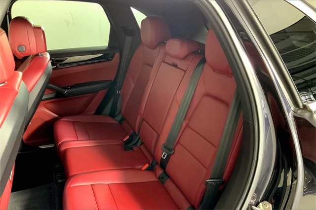2022 Porsche Cayenne Platinum Edition photo 21