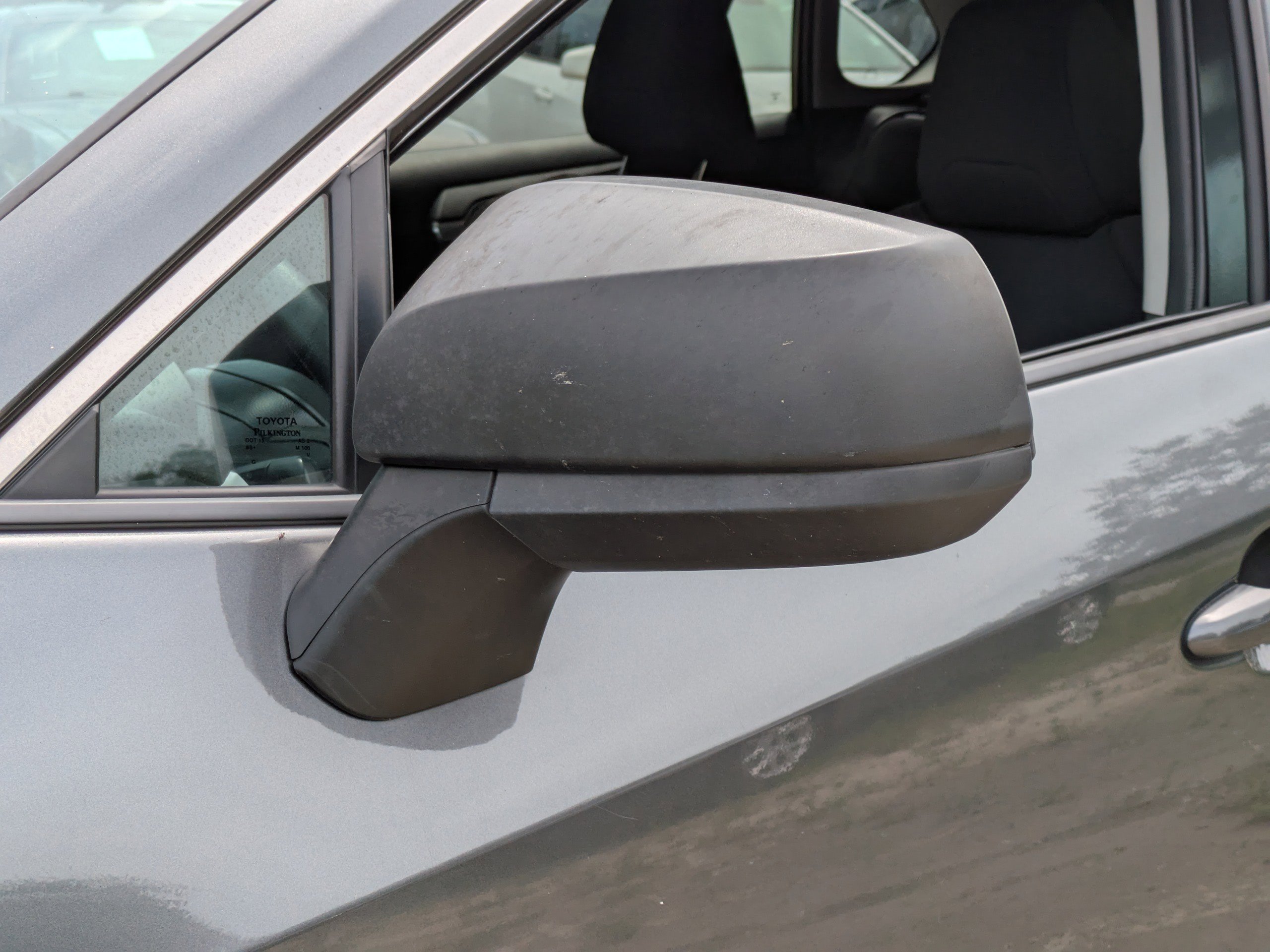 2021 Toyota RAV4 LE photo 9
