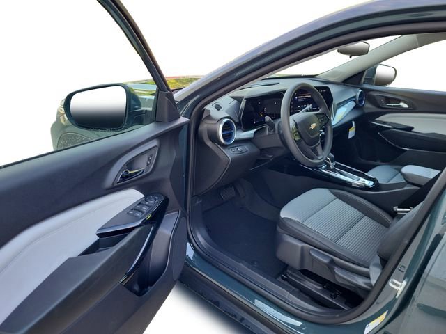 2025 Chevrolet Trax LT photo 8