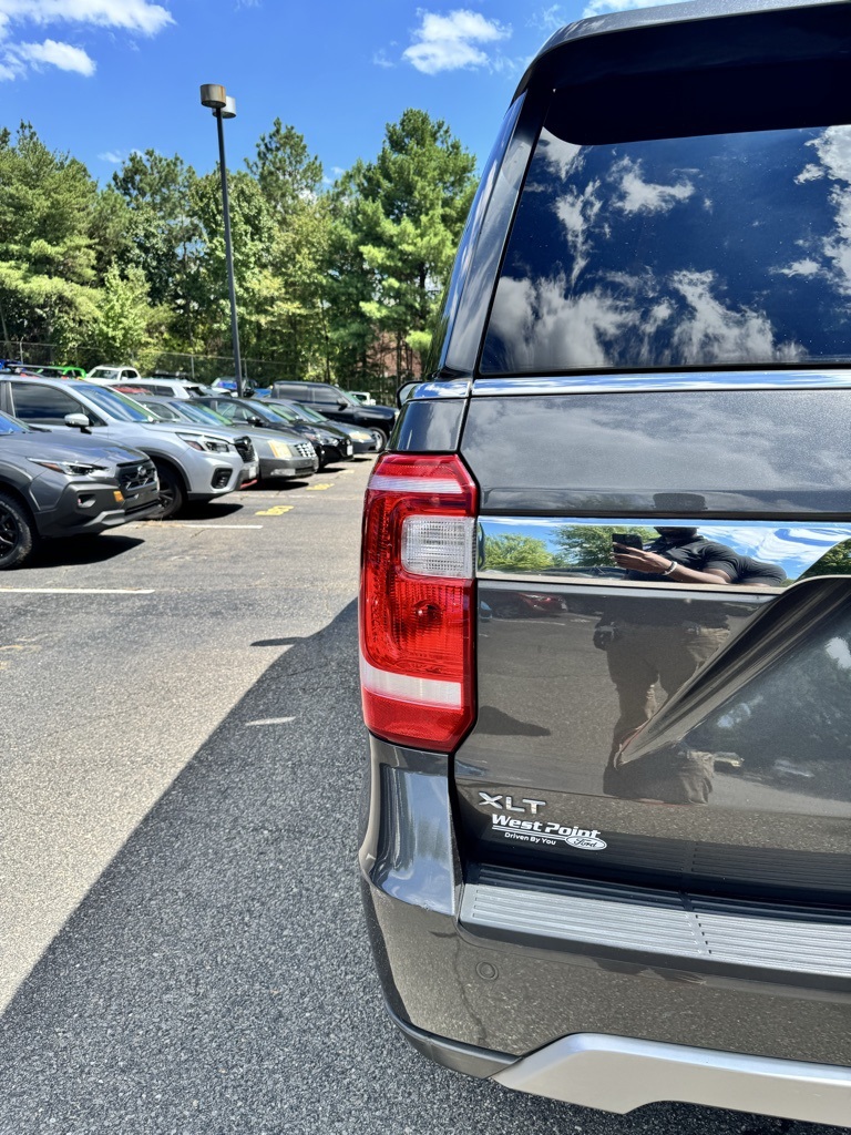 2021 Ford Expedition XLT photo 3