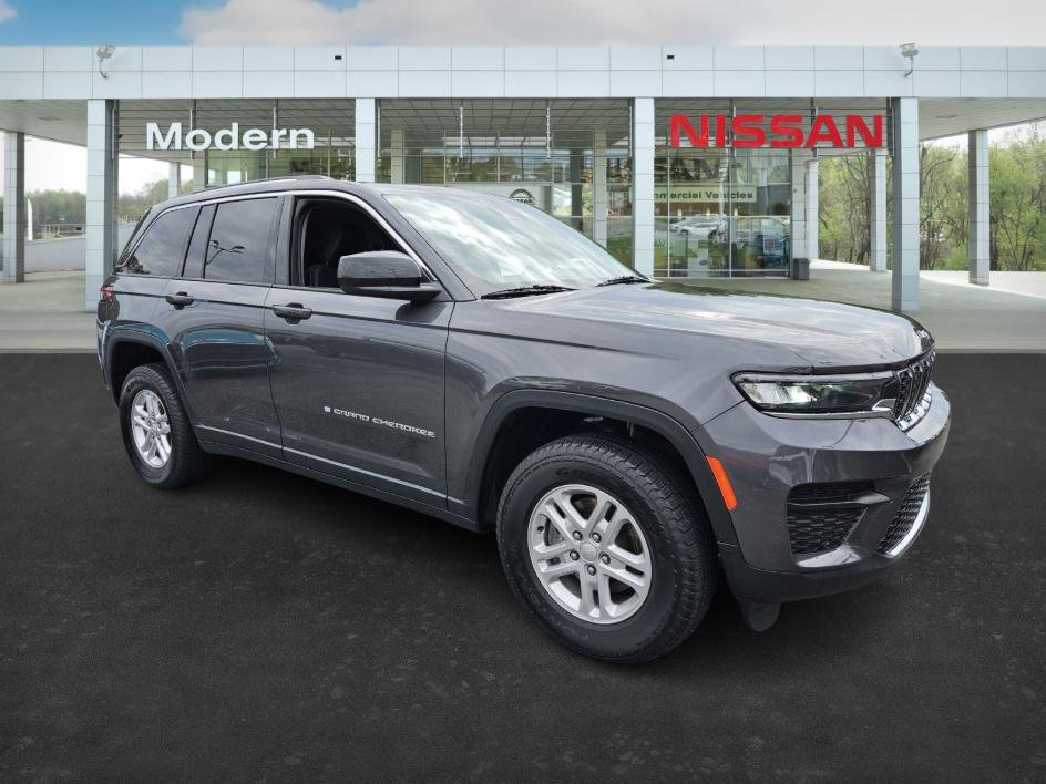 2023 Jeep Grand Cherokee Laredo photo 2