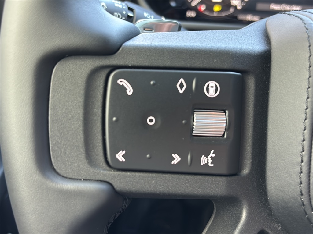 2025 Land Rover Defender 110 V8 photo 19