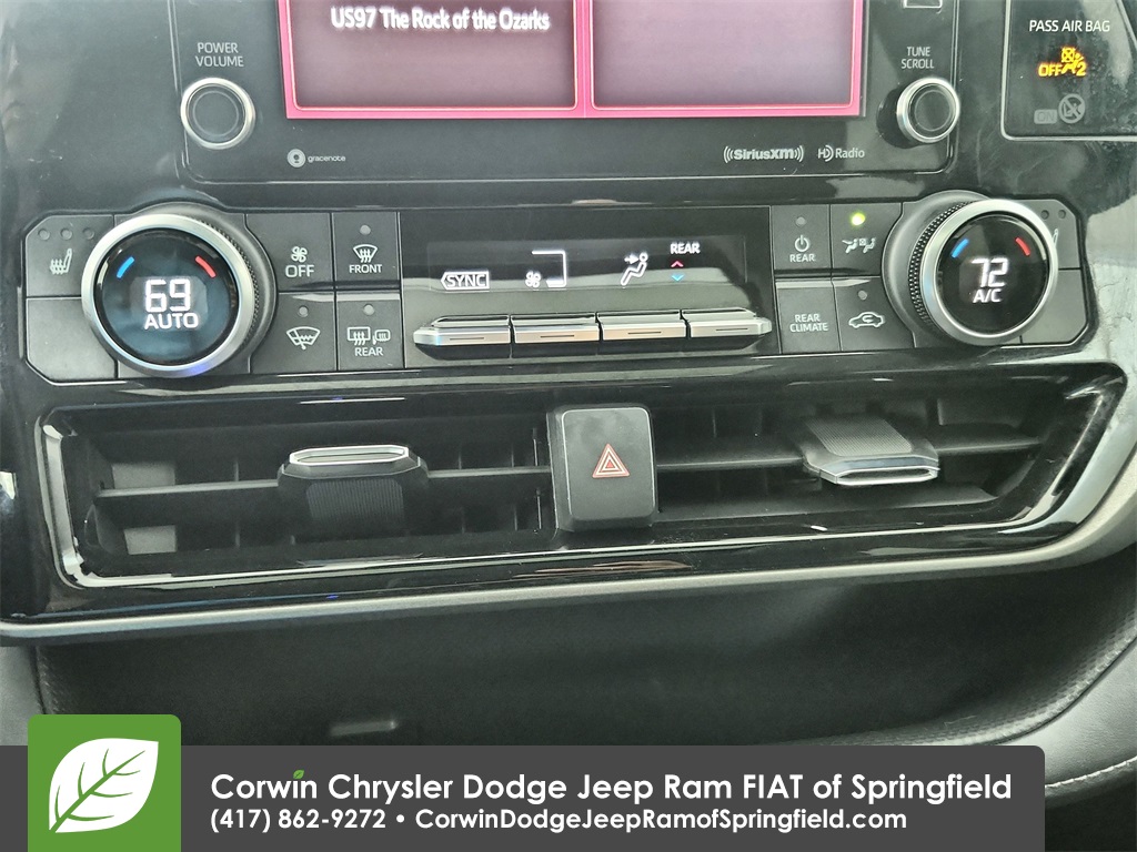 2022 Toyota Highlander XLE photo 25