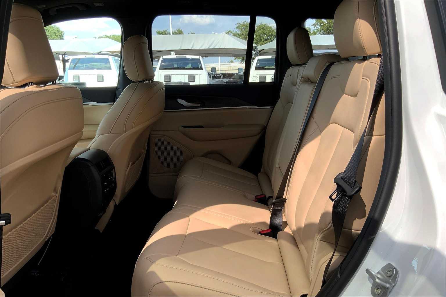 2025 Jeep Grand Cherokee Limited photo 19