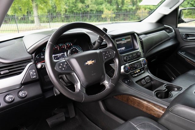 2016 Chevrolet Tahoe LT photo 3