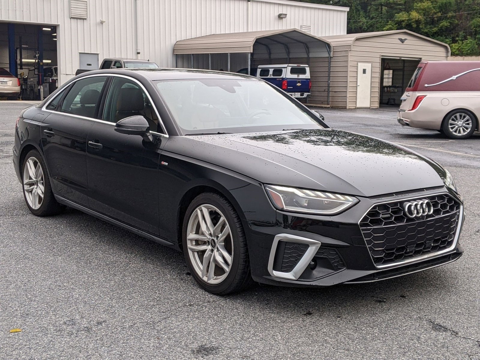2023 Audi A4 S line Quattro Premium Plus photo 2
