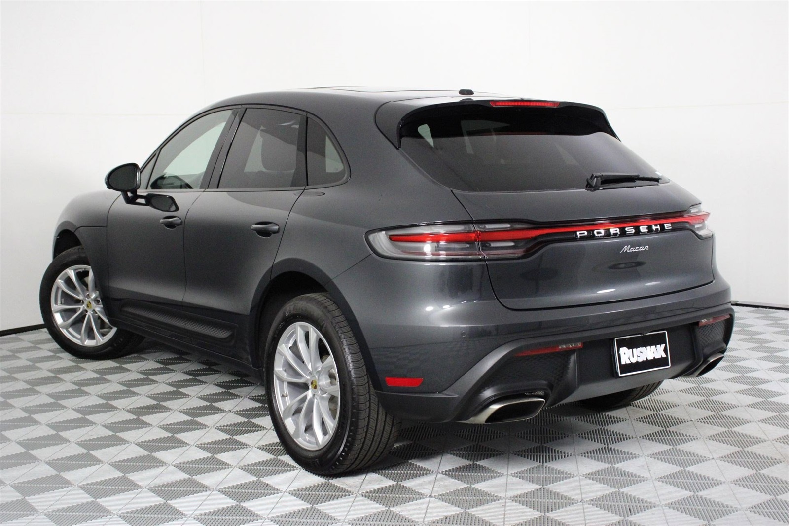 2025 Porsche Macan T photo 3