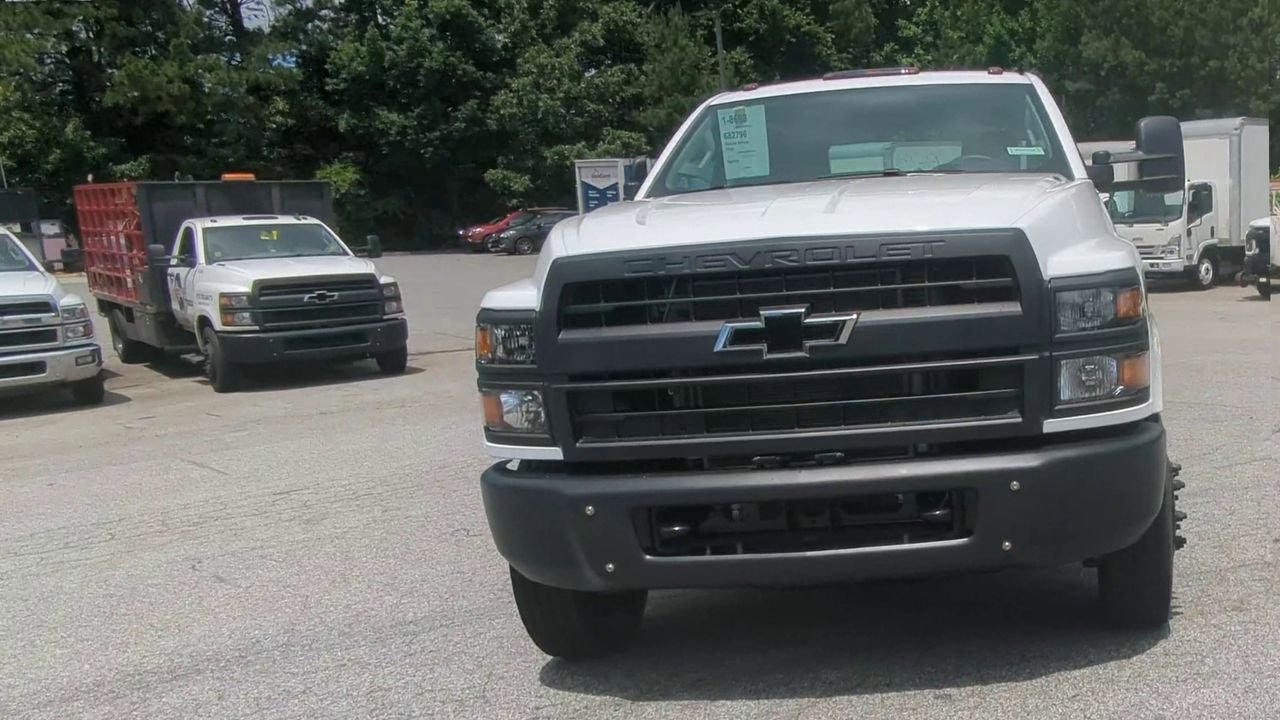 2025 Chevrolet Silverado 4500HD Work Truck photo 3