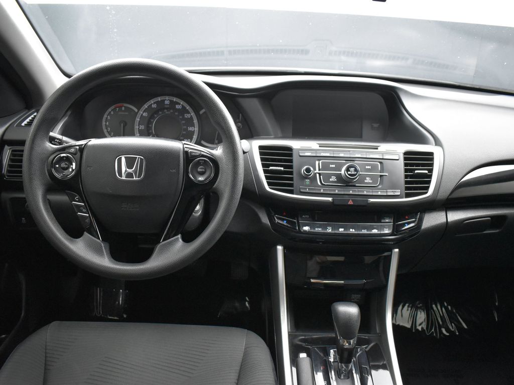 2016 Honda Accord LX photo 12