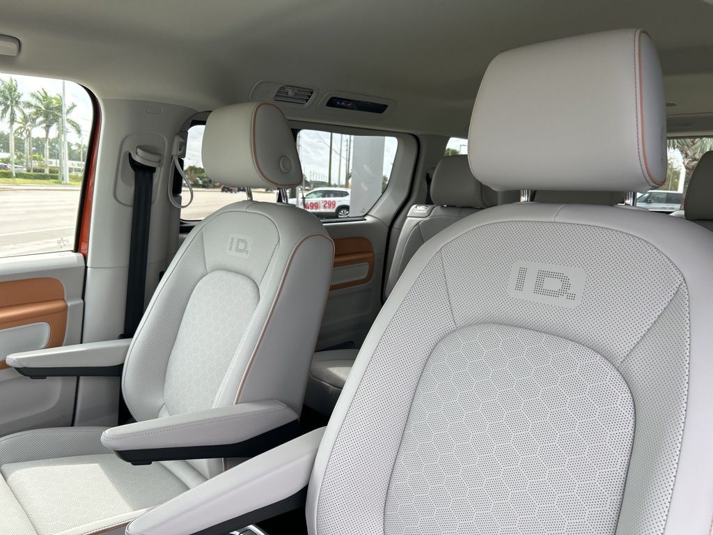 2025 Volkswagen ID. Buzz Pro Plus photo 14