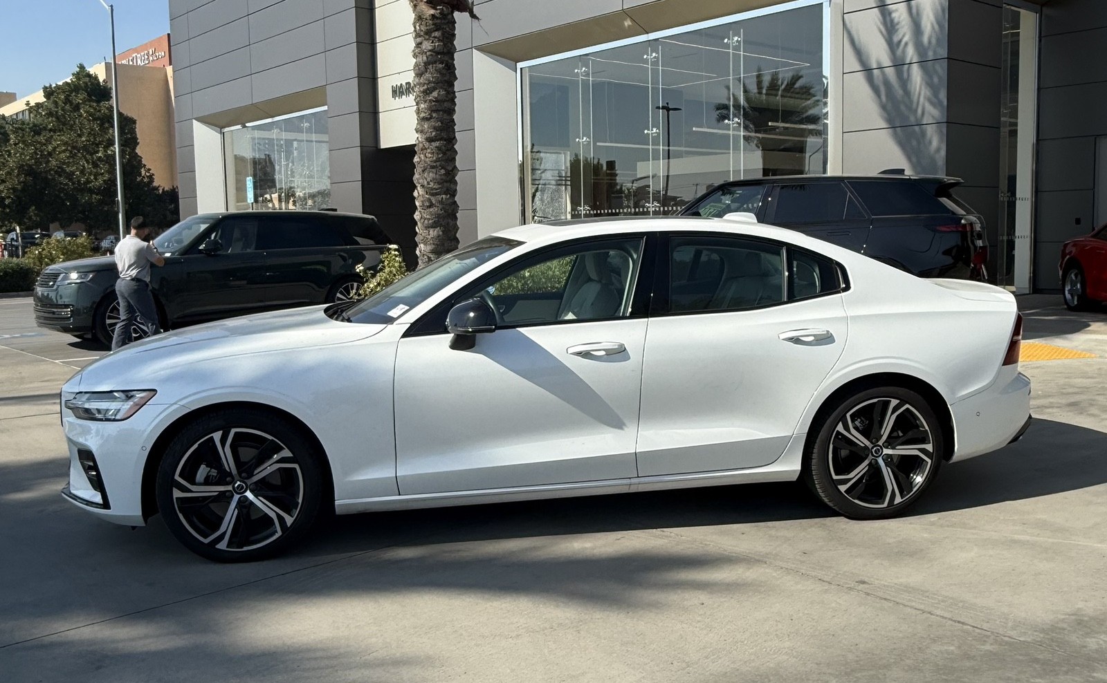 2024 Volvo S60 B5 Plus photo 2