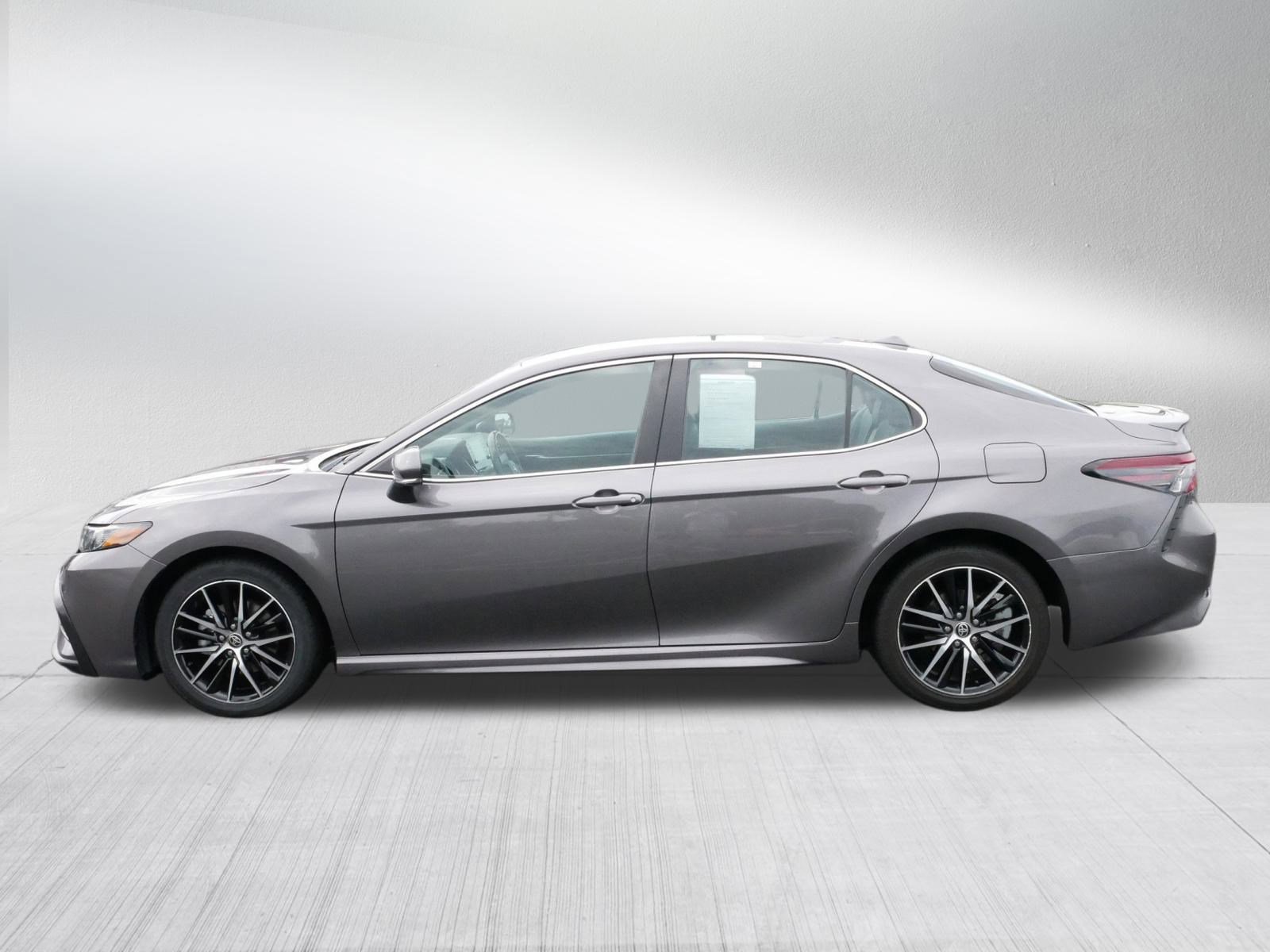 2023 Toyota Camry SE photo 4