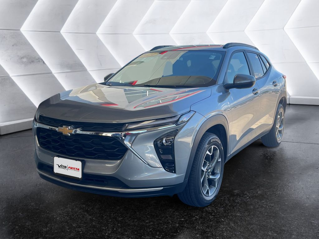 2024 Chevrolet Trax LT photo 3