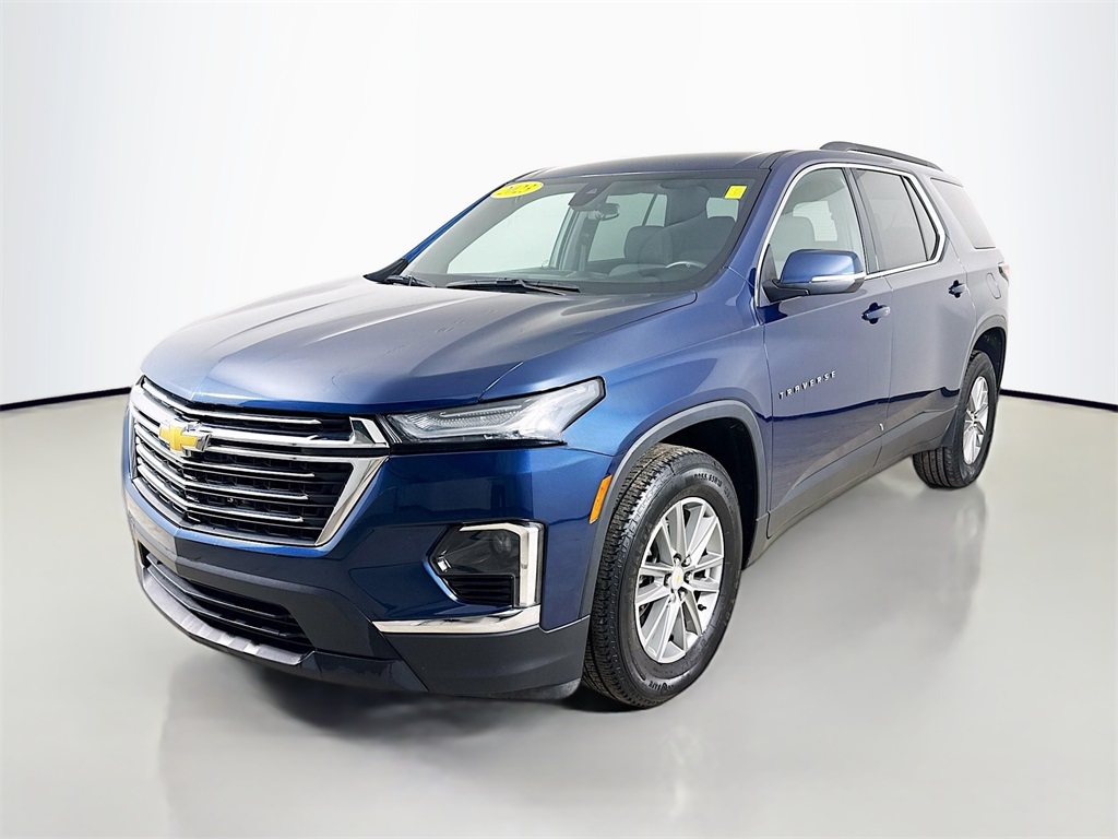 2023 Chevrolet Traverse photo 2
