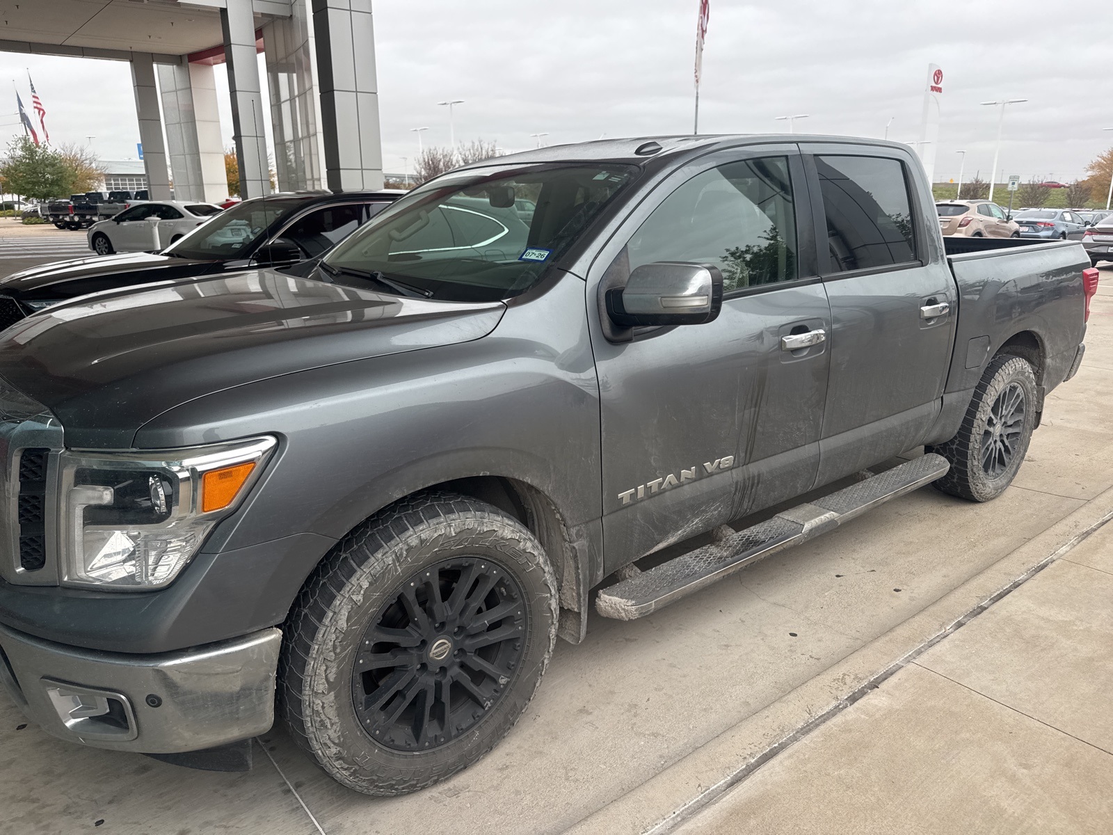 2018 Nissan Titan SL's photo