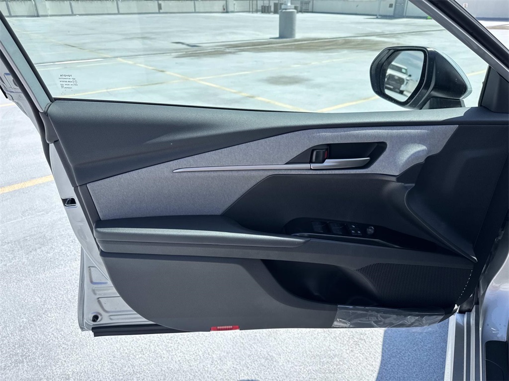 2025 Toyota Camry LE photo 9