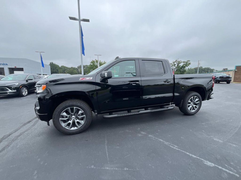 2025 Chevrolet Silverado 1500 RST photo 3