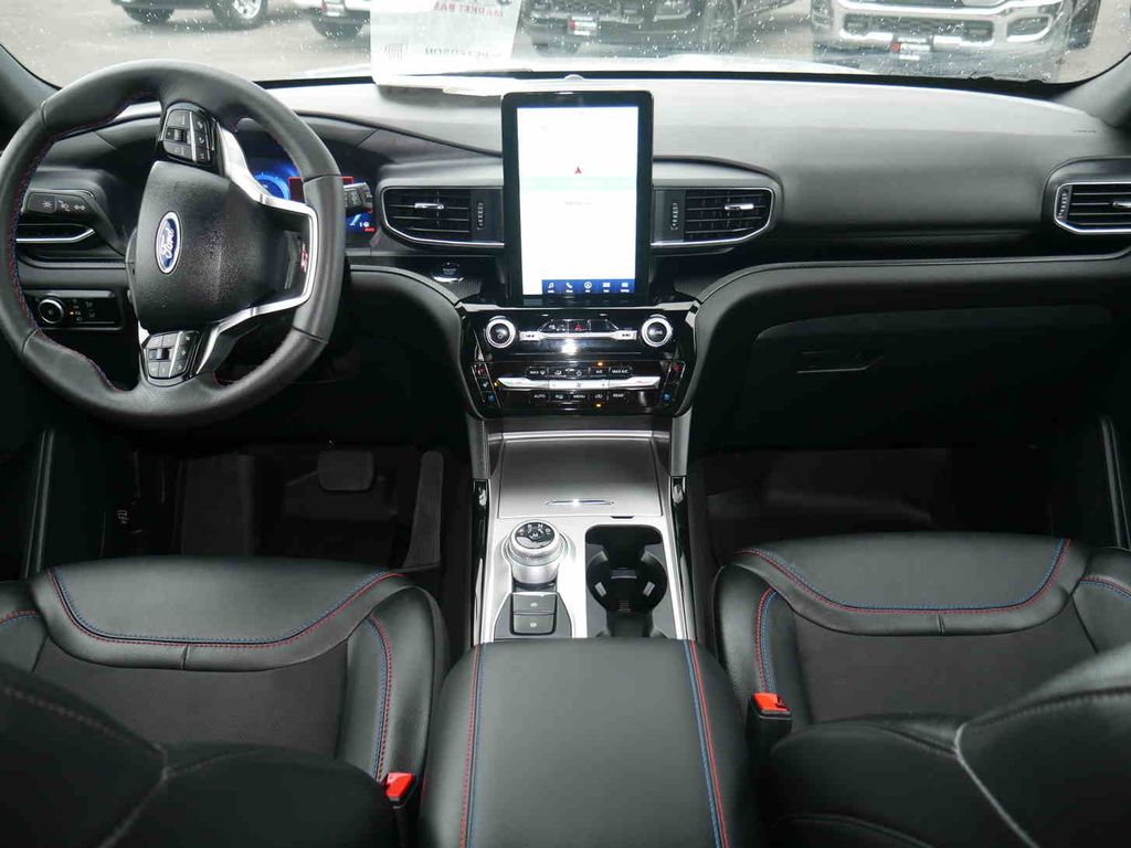 2024 Ford Explorer ST photo 3