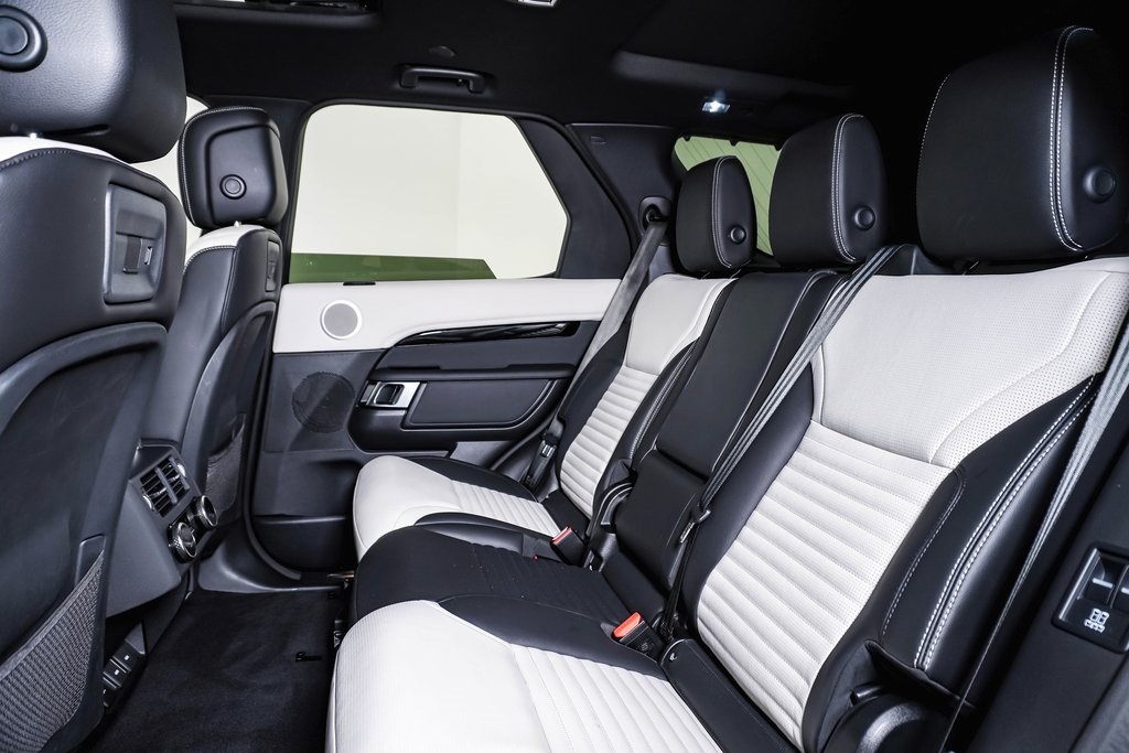 2023 Land Rover Discovery S R-Dynamic photo 15