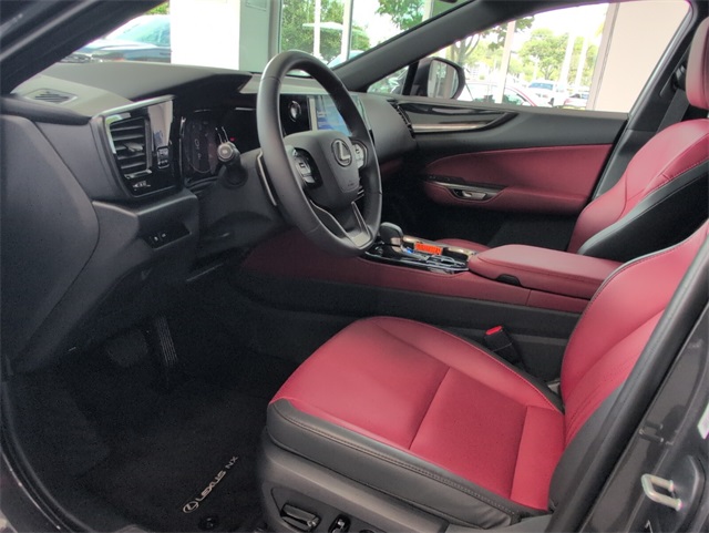 2025 Lexus NX 250 photo 6