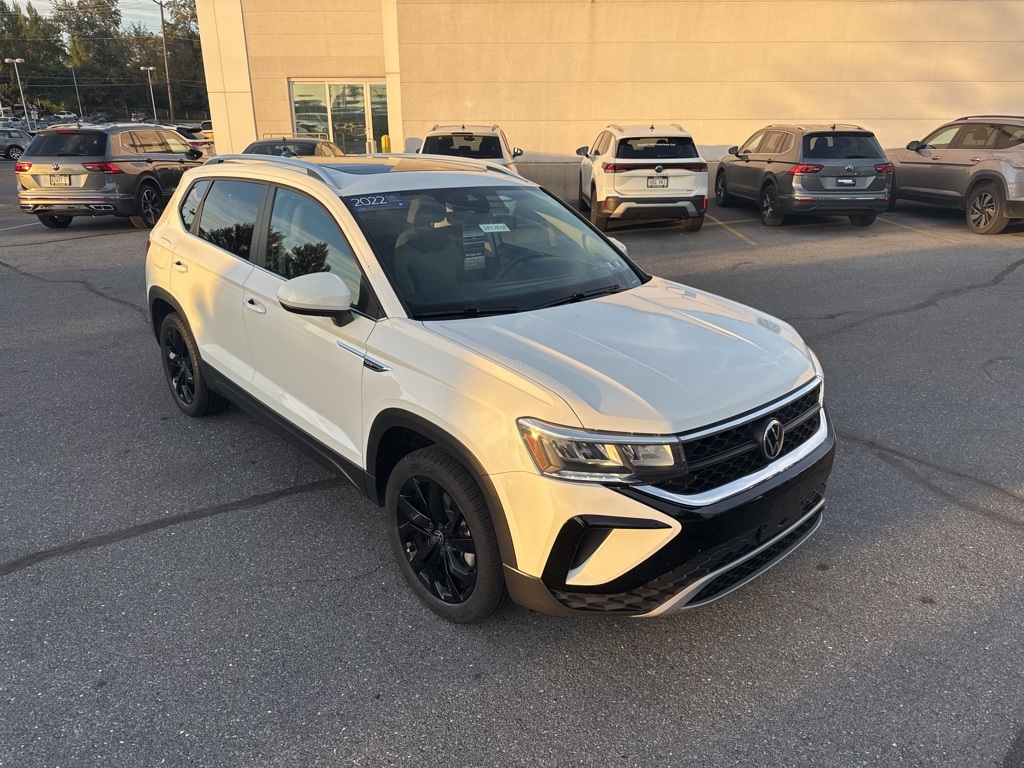 2022 Volkswagen Taos SE photo 2