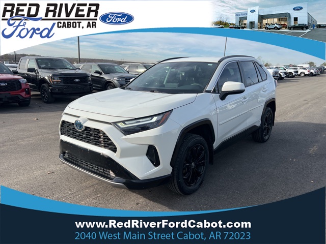 2022 Toyota RAV4 SE's photo