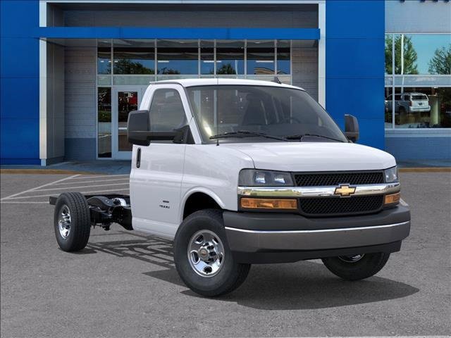 2025 Chevrolet Express Cutaway 3500 photo 5
