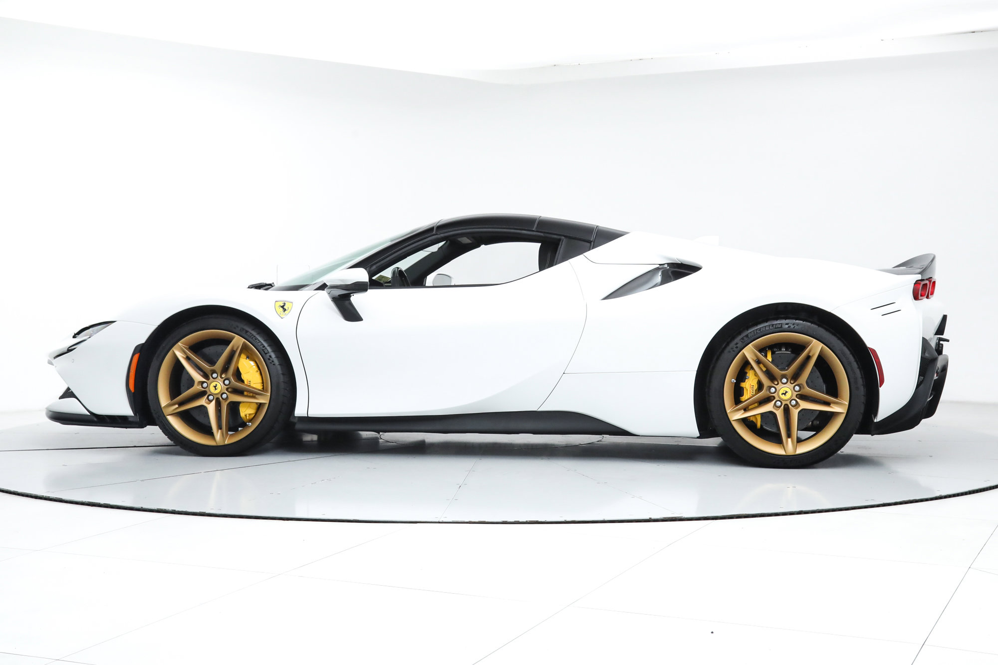 2024 Ferrari SF90 Spider photo 6