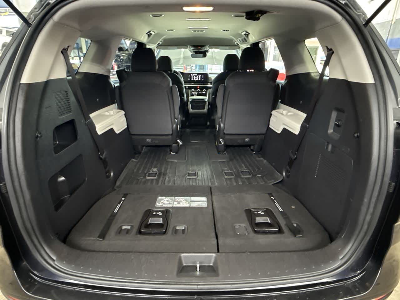 2024 Kia Carnival LX photo 23