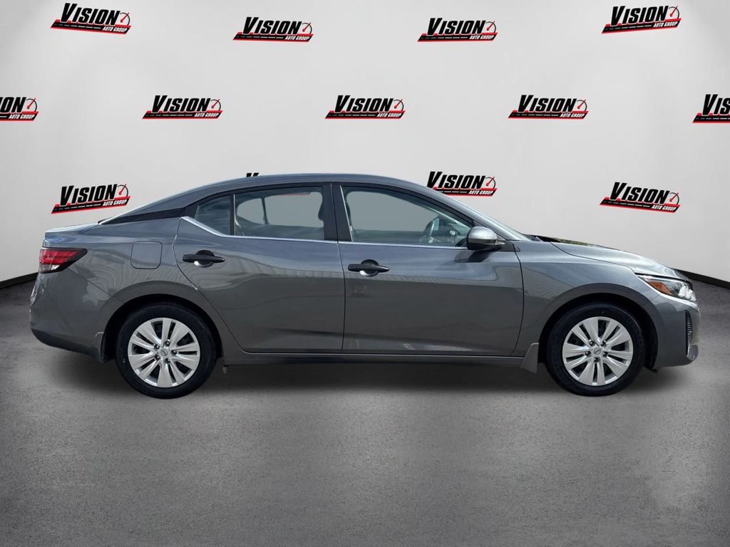 2025 Nissan Sentra S photo 4