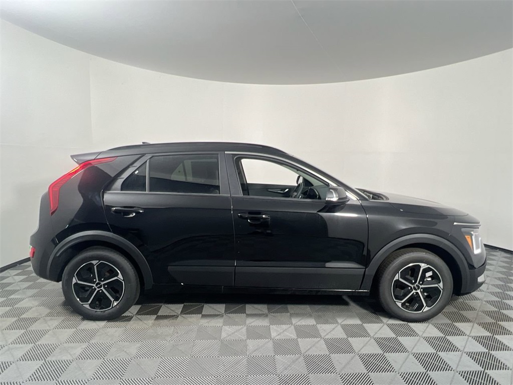 2025 Kia Niro EX photo 2