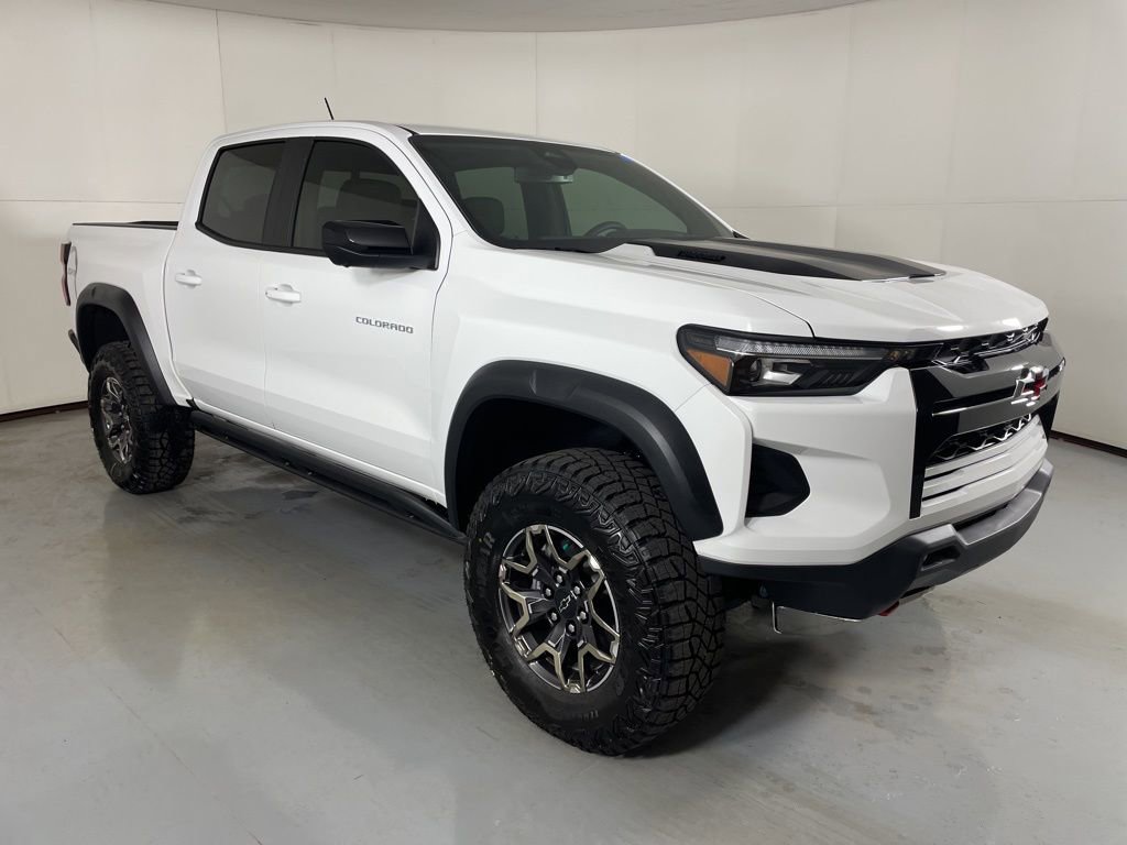 2026 Chevrolet Colorado ZR2 photo 2