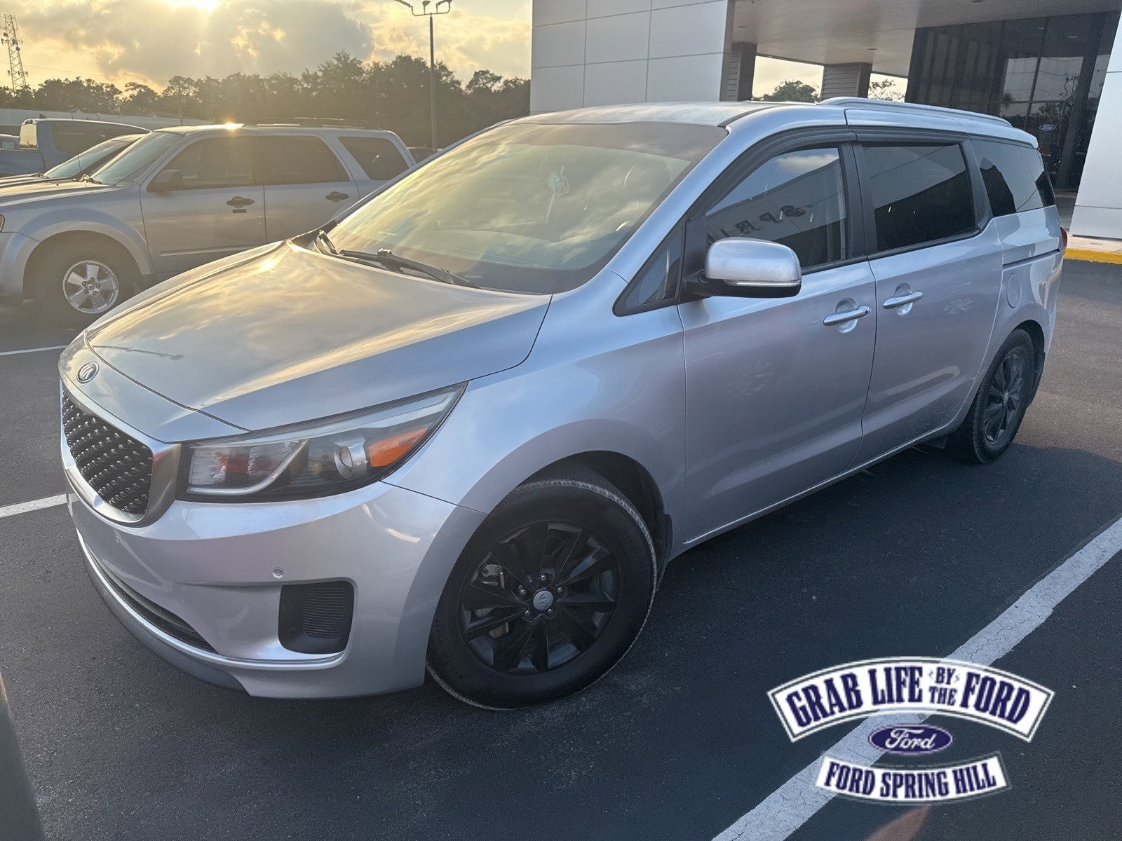 2016 Kia Sedona LX's photo