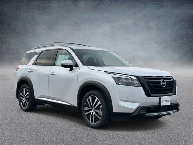 2025 Nissan Pathfinder Platinum's photo