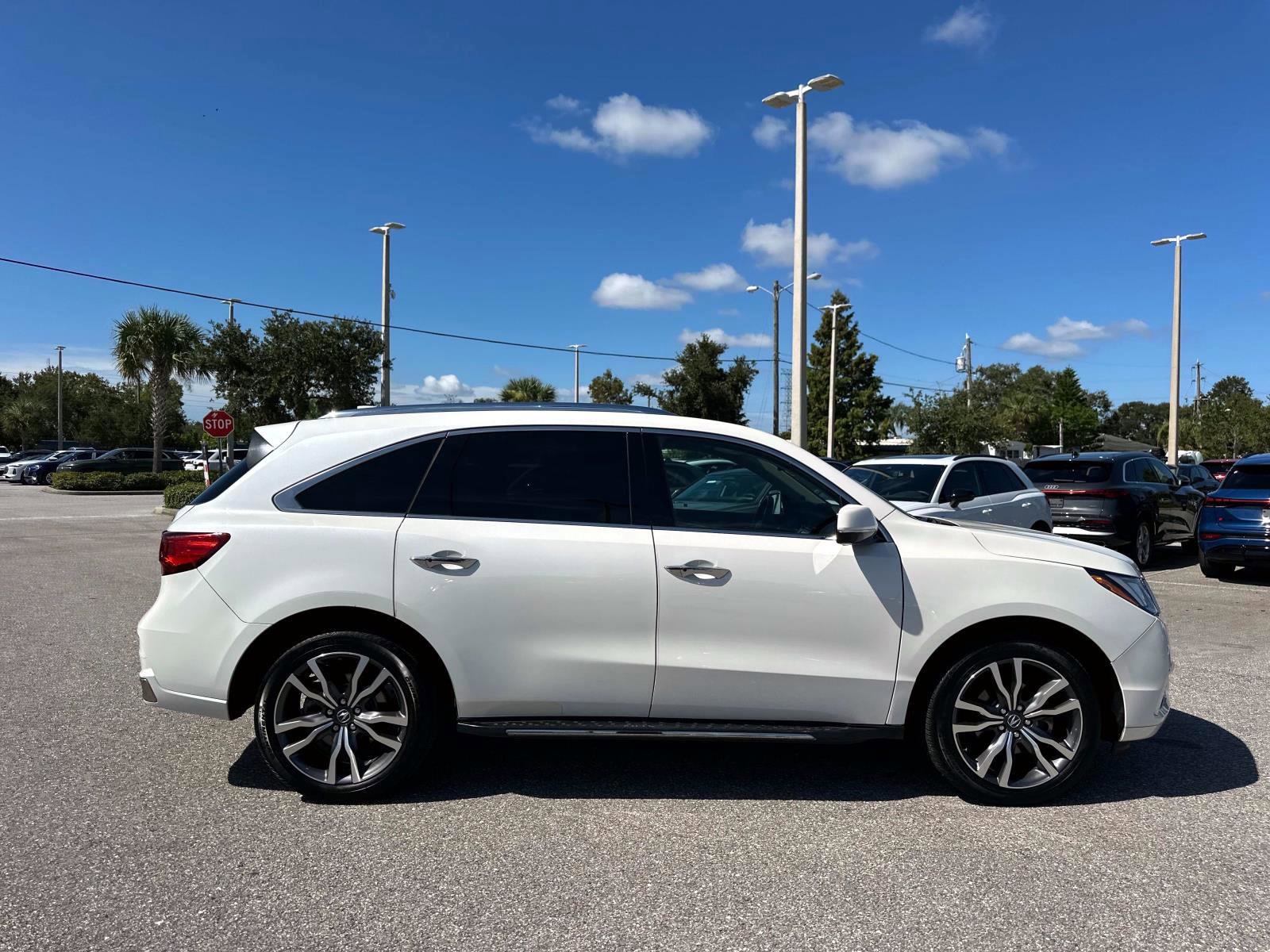 2019 Acura MDX Advance photo 2