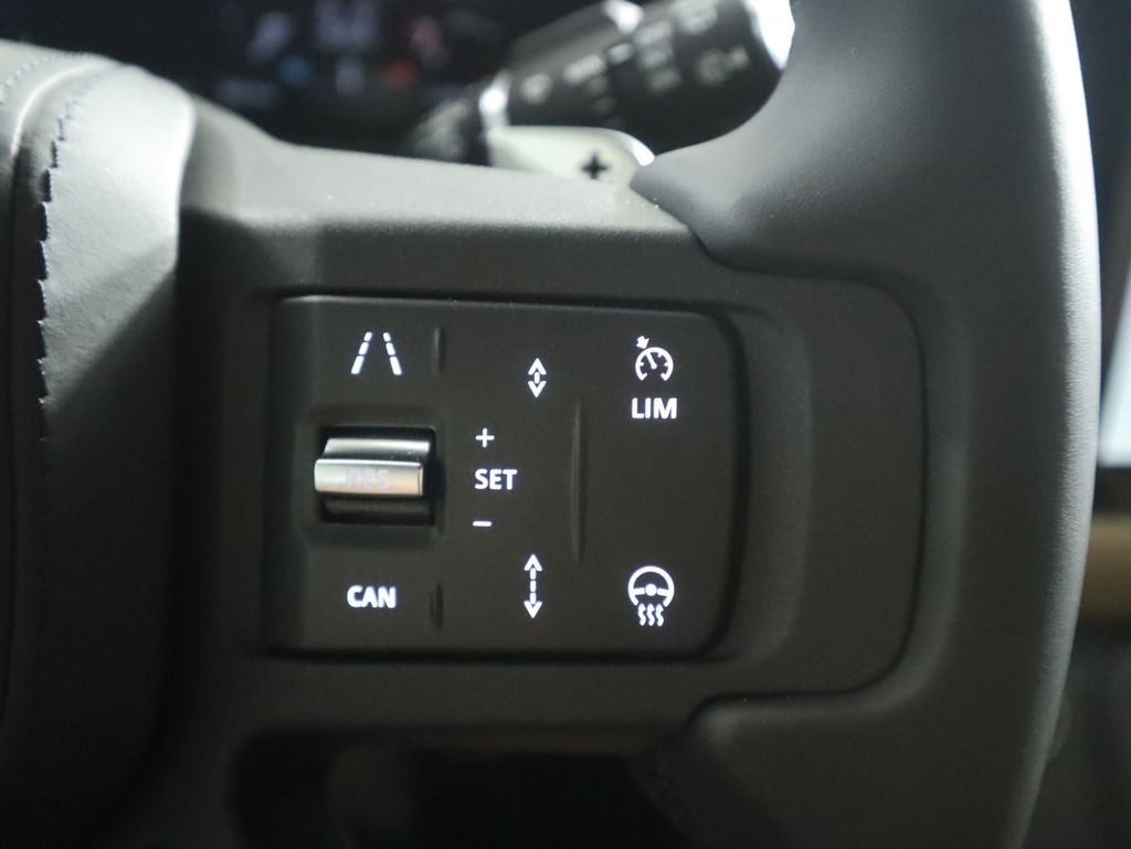 2025 Land Rover Defender 130 V8 photo 13