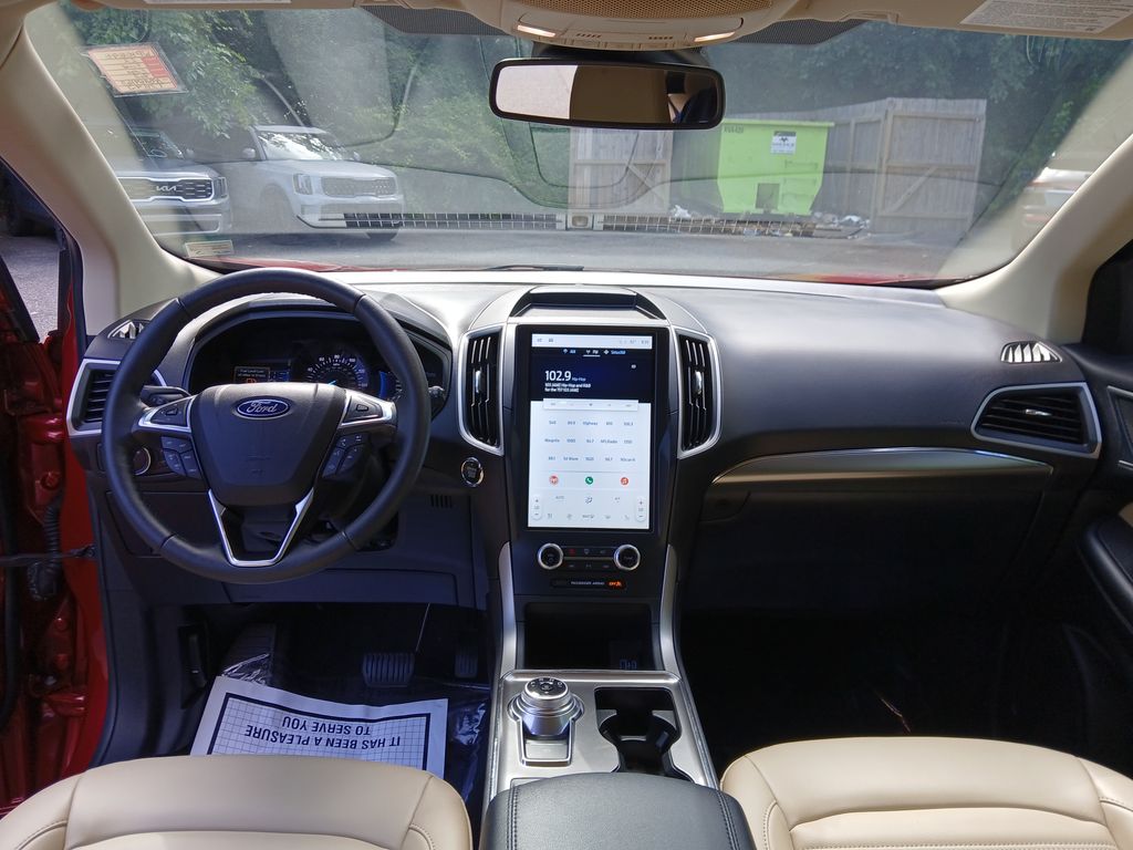 2022 Ford Edge SEL photo 11