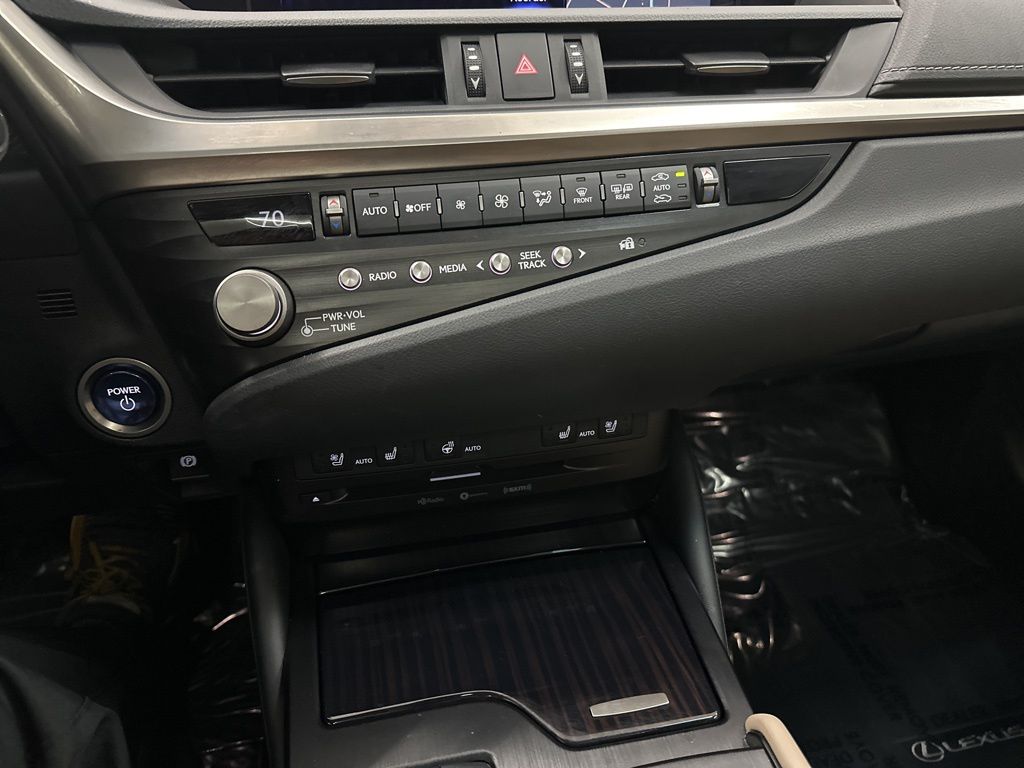 2021 Lexus ES 300h photo 15