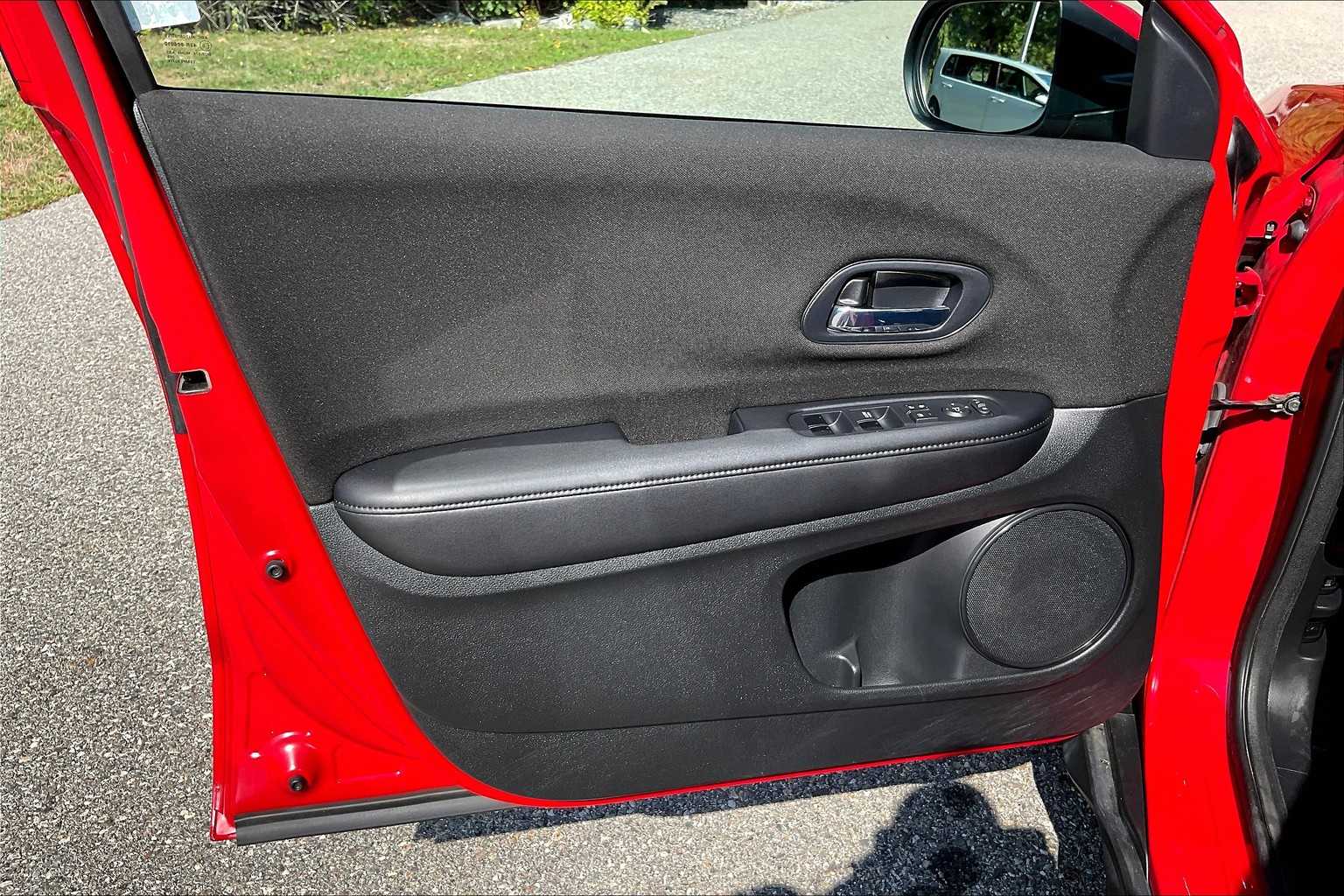 2016 Honda HR-V LX photo 9