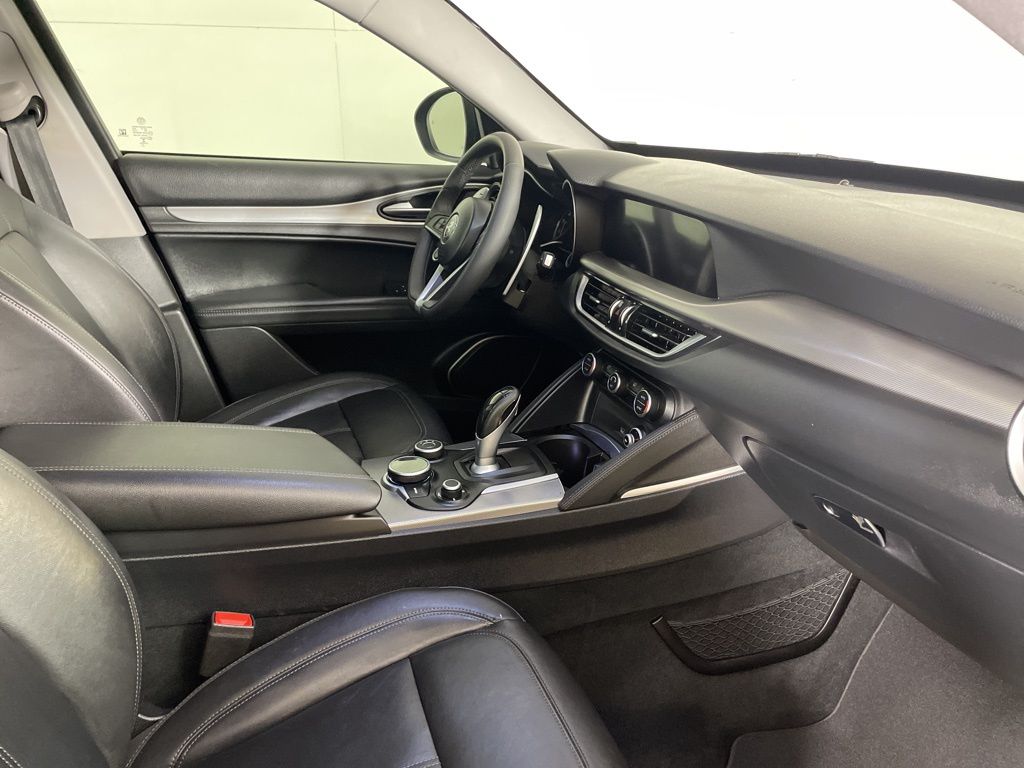 2018 Alfa Romeo Stelvio Base photo 14