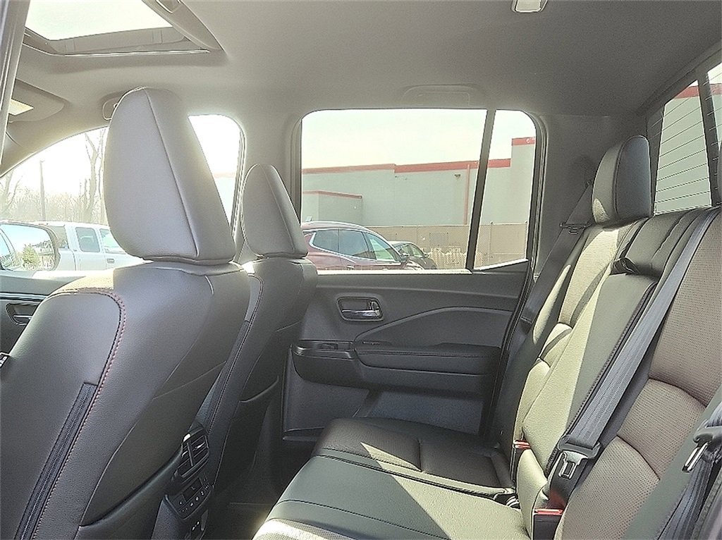 2025 Honda Ridgeline Black Edition photo 7